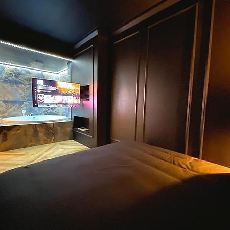 Myinsolite-L'Onyx Vauvert Exterior photo
