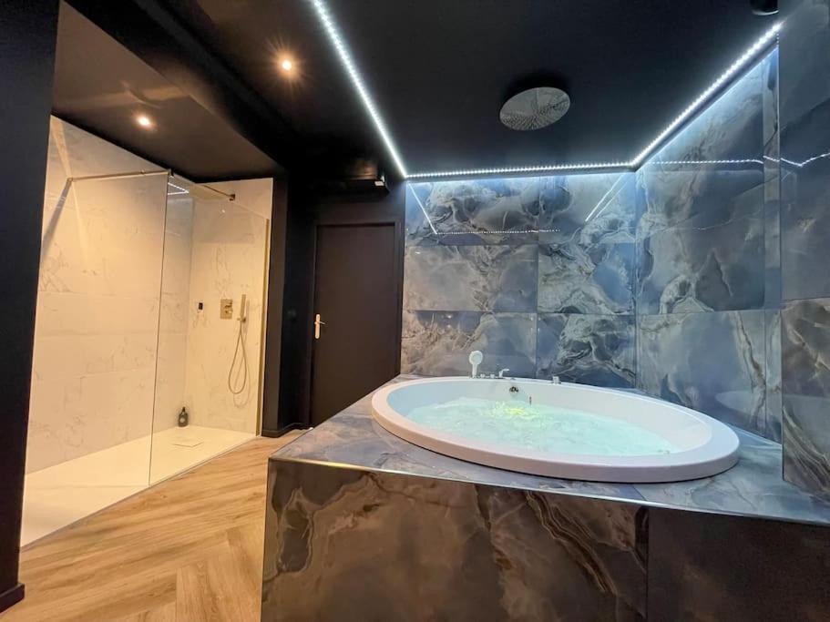 Myinsolite-L'Onyx Vauvert Exterior photo